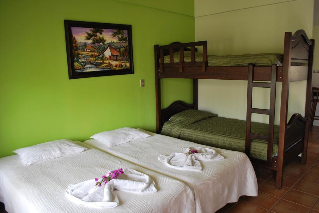 Dos Palmas Studio Apartments Río Segundo Eksteriør bilde